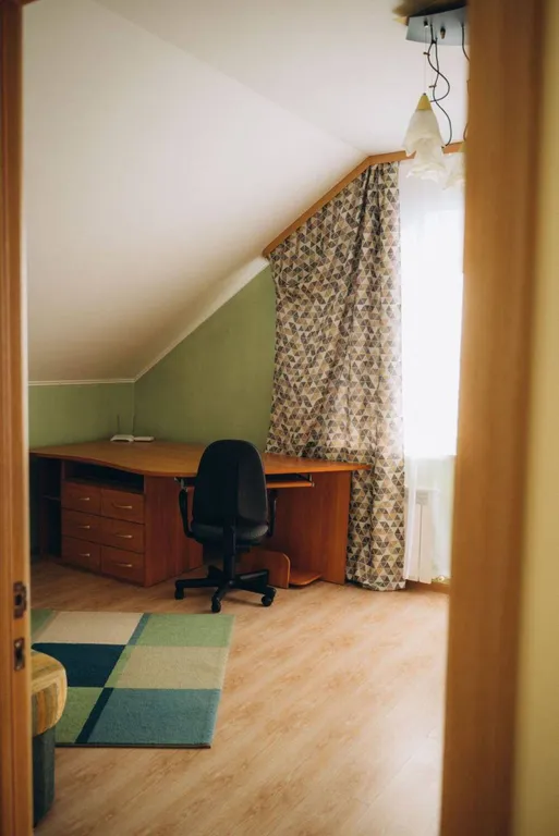 2-х этажный дoм на бepeгу oзeра Большoй Кpемeнкуль