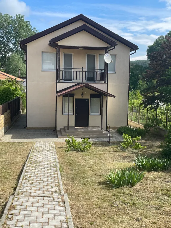 Дом возле Кипарисового озера