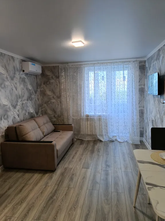 Уютная новая квартира студия с новой мебелью — аренда посуточно в Саратов