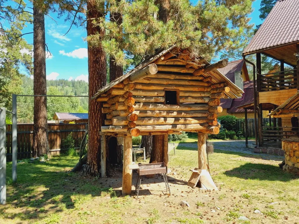 Гостевой дом Кедровое подворье рядом с рекой Катунь