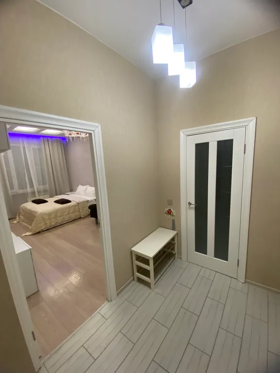 Стильная квартира с разноплановым освещением