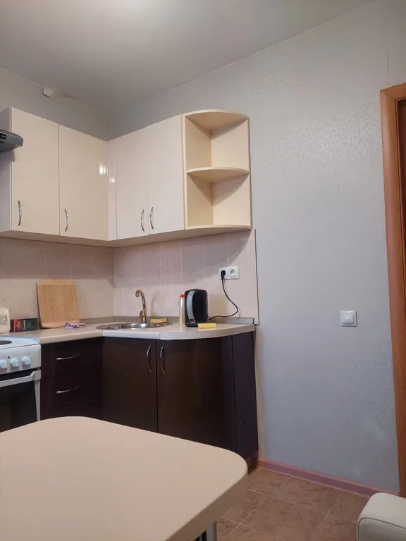 Напротив дома поликлиника