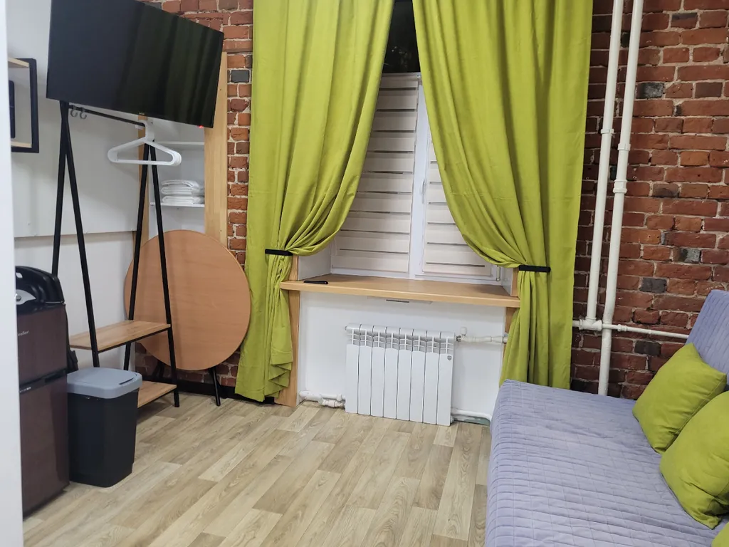 Лофт-5 жёлтая, клёвая двухуровневая студия в центре