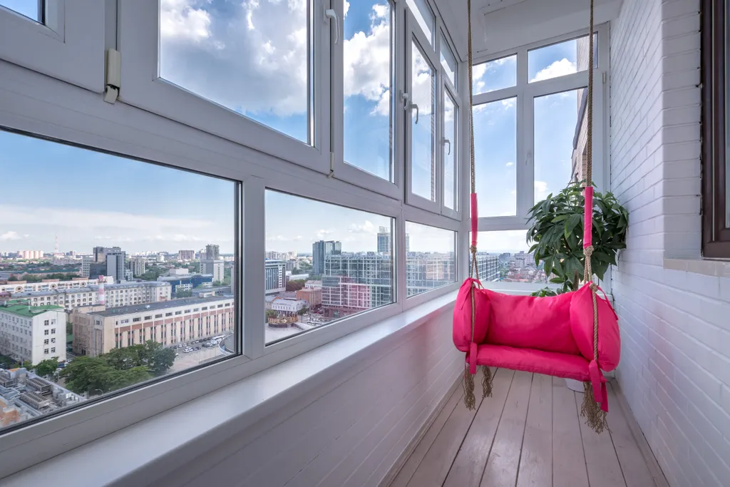 1-к квартира с большой кроватью, панорамный балкон, окна на рассвет