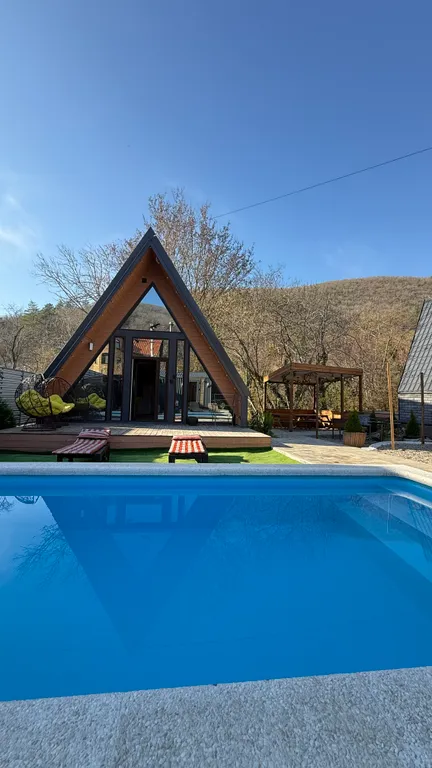 Коттедж А-фрейм коттедж Лимон с бассейном — Прасковеевка