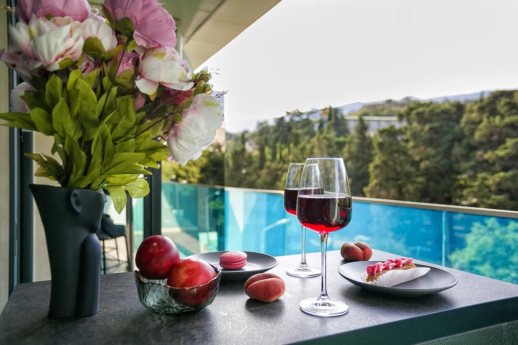 1-комнатная квартира с террасой на парк у моря со своим бассейном на пляже