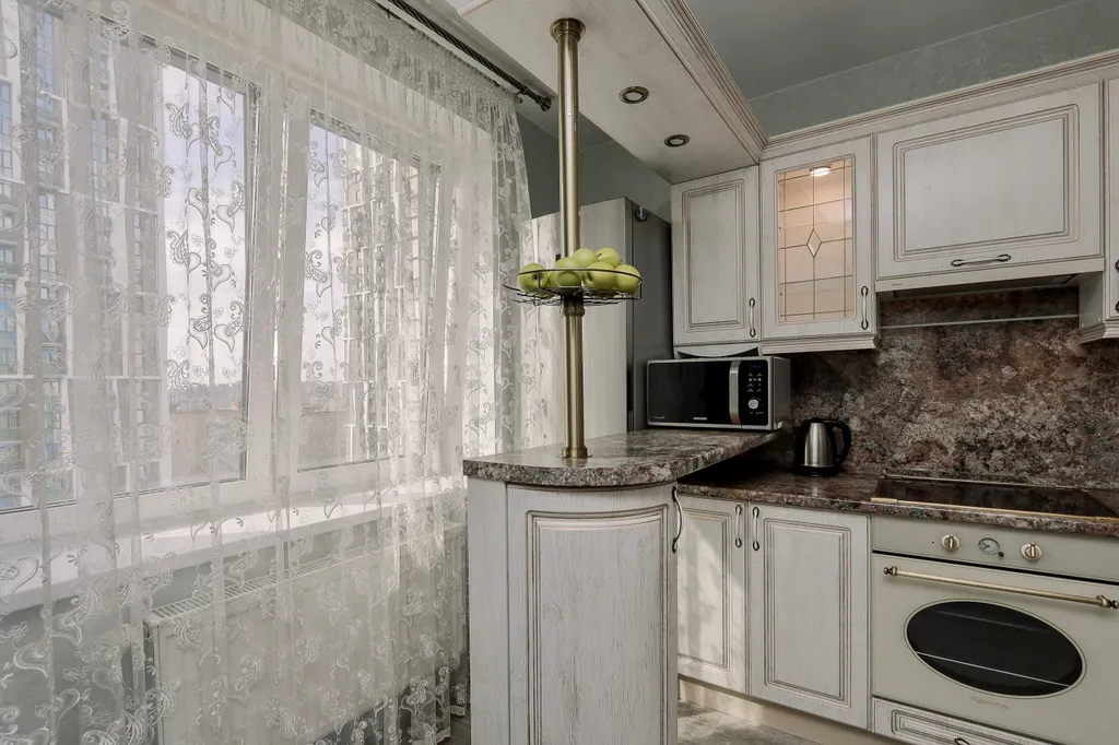 Очень прocторнaя кваpтира c бaлкoнoм