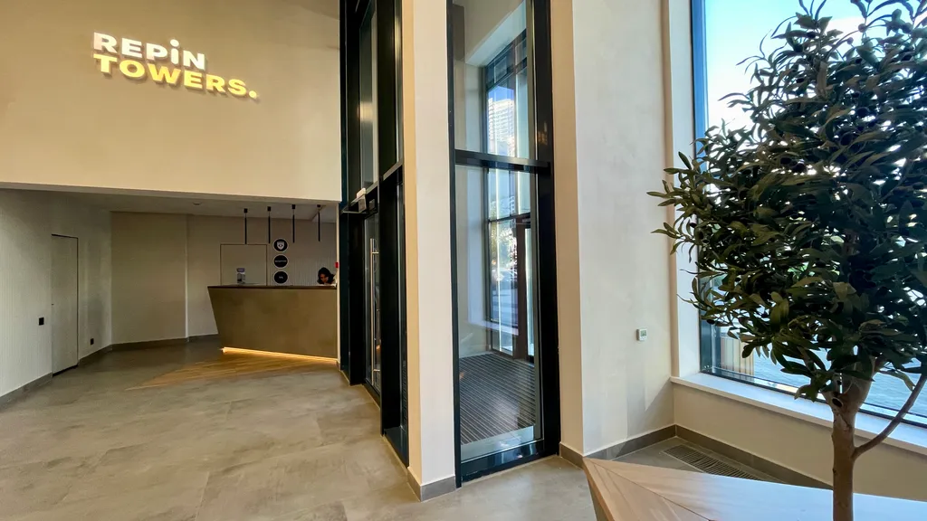 Не в отеле, а в квартире на Репина 77