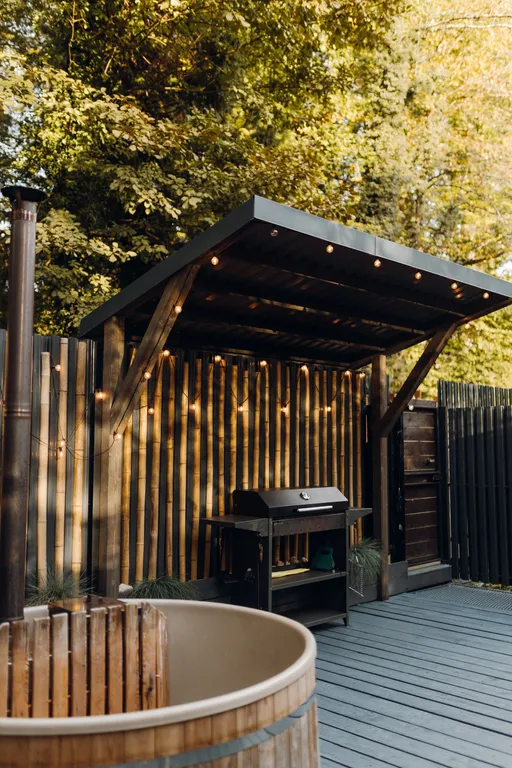 Уютное шале на берегу ручья с баней и купелью на уединенной террасе