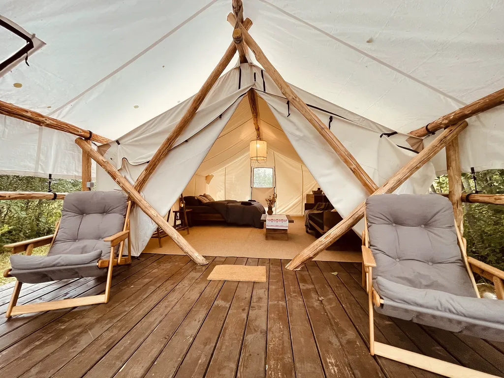 Сафари-тент эко-глэмпинг на берегу озера
