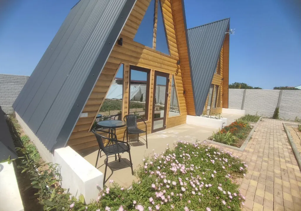 Коттедж Уютные Гостевые дома на берегу Черного моря Песчаный Рай — аренда посуточно в Уютное