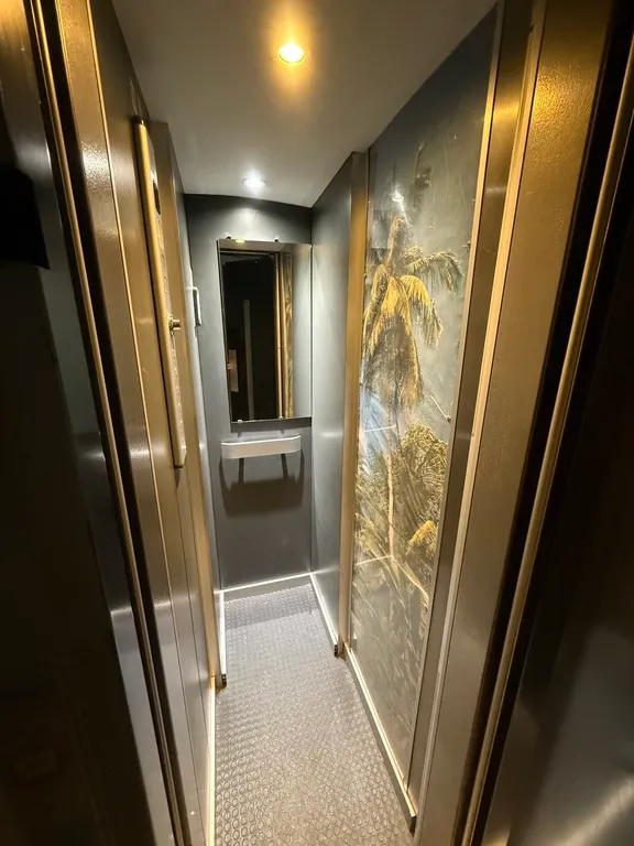 Эйфелева башня, центр