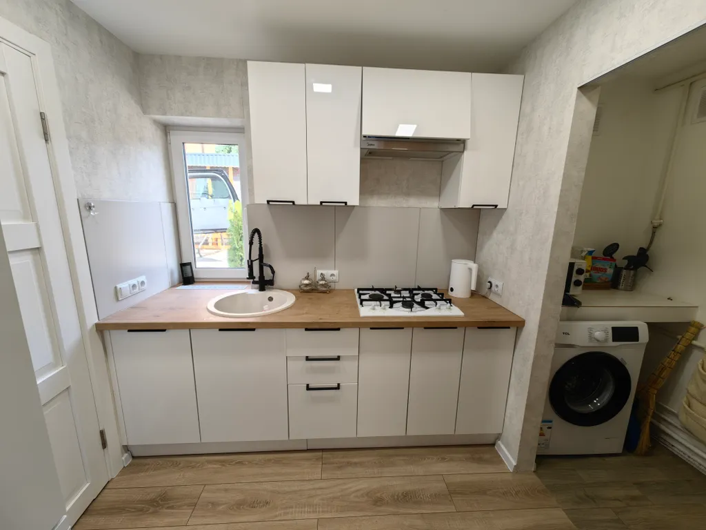 Уютный дом в центре города с мангалом и теплым бассейном