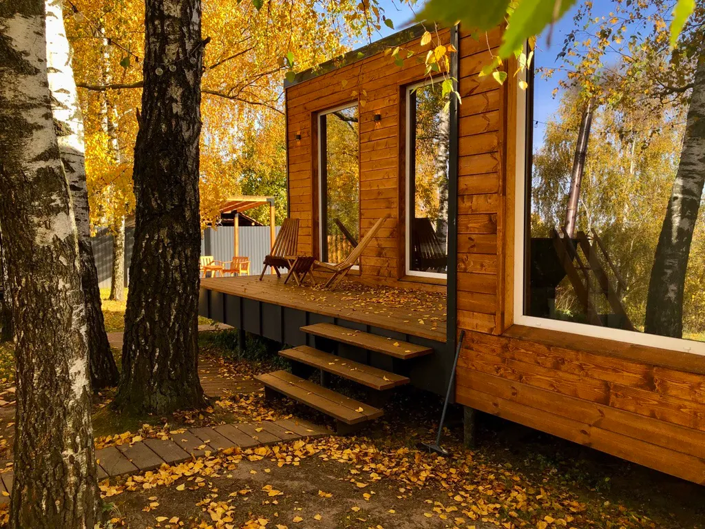 Дом с чаном на берегу реки