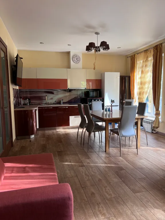 Коттедж с дровяной баней на берегу озера