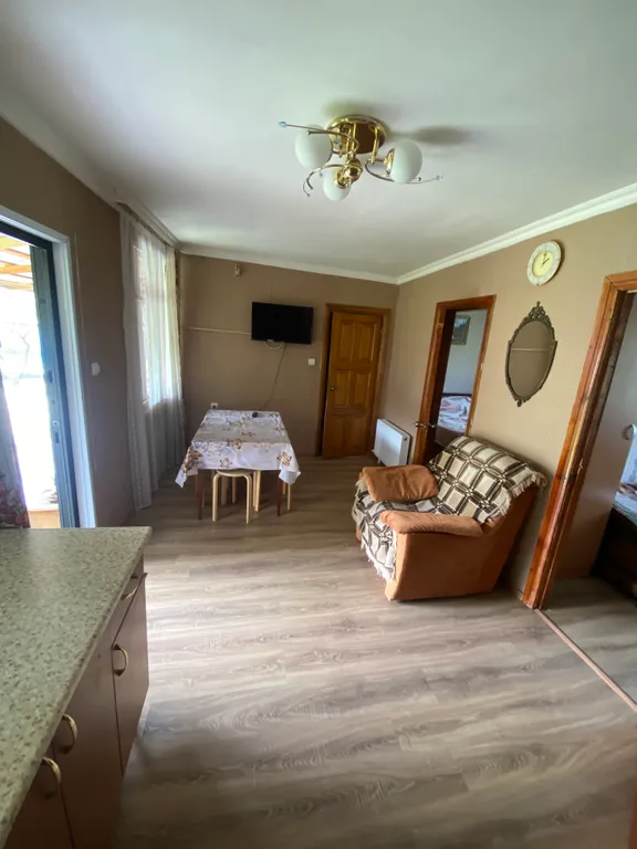 Дом с большим бассейном с подогревом и уютной банькой