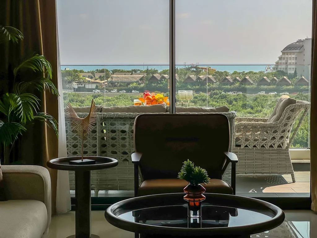 Апартаменты Azura World с видом на море, в комплексе 5 звезд