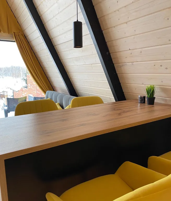 Треугольный дом A-фрейм с панорамными окнами Космос