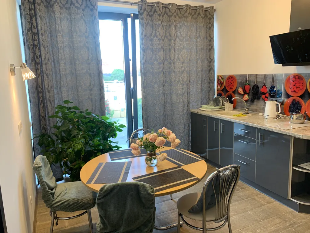 Уютная квартира рядом с морем в частном доме с садом — аренда посуточно в Феодосия