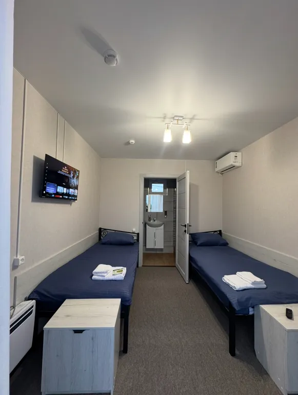 Отель рядом с аэропортом, трансфер бесплатный, стоянка и столовая рядом