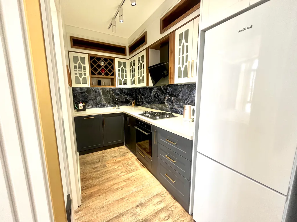 Двухкомнатный апартамент с восхитительным видом на парк и море