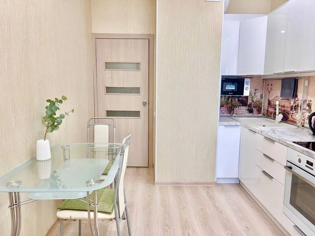 Евродвушка Апарт Гулливер с лоджией в центре