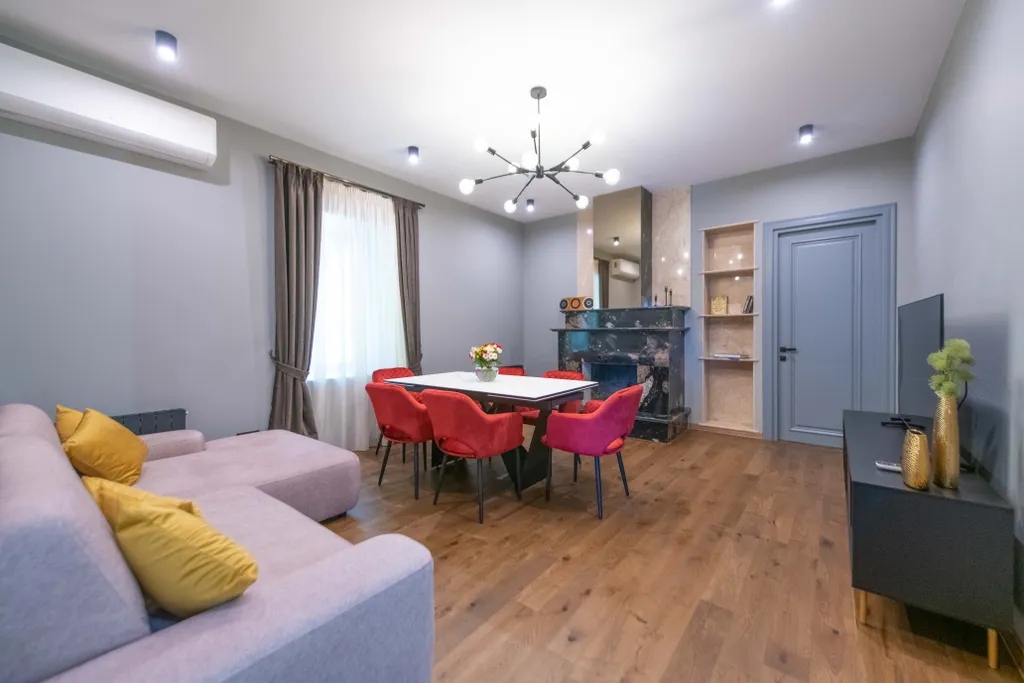 Central apartment with a swimming pool