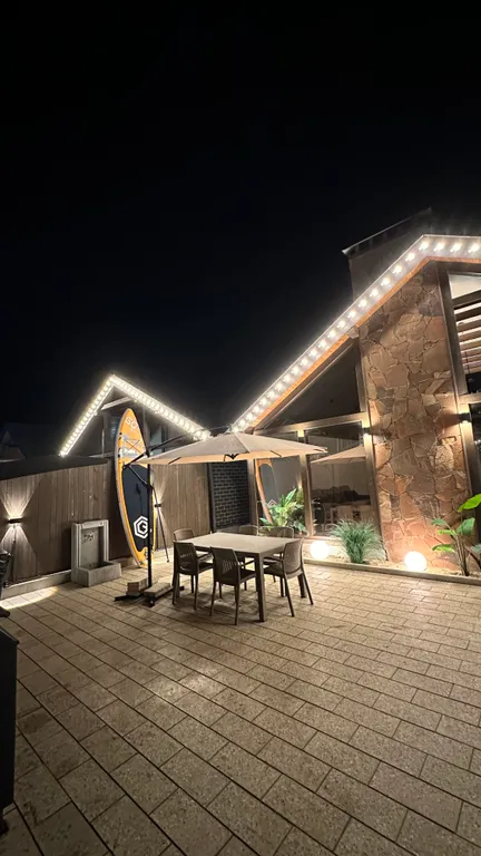 Дом с камином на берегу моря