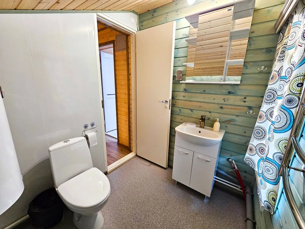 Уютный и просторный коттедж в сосновом бору на берегу озера