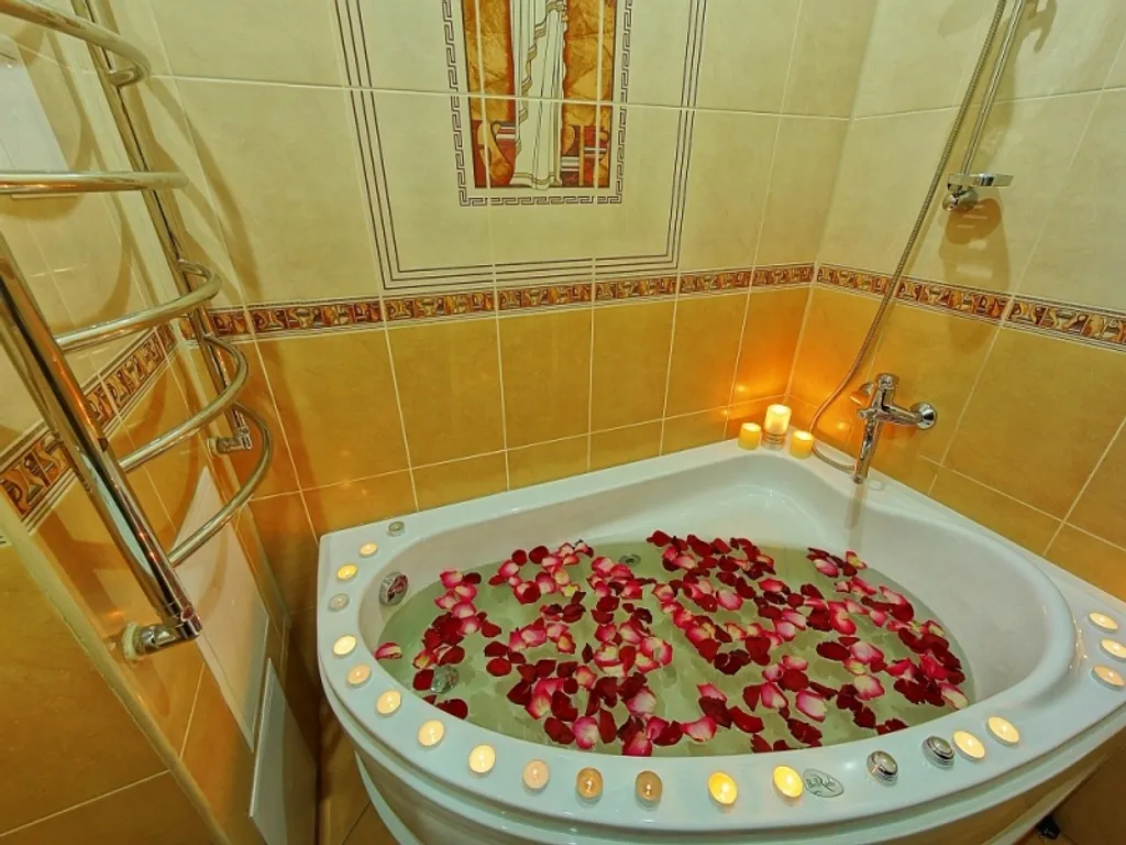 Романтичная квартира golden lux для пары, с джакузи