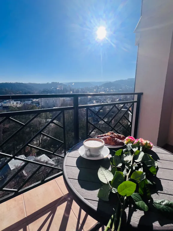 Уютная квартира с видом на горы в центре