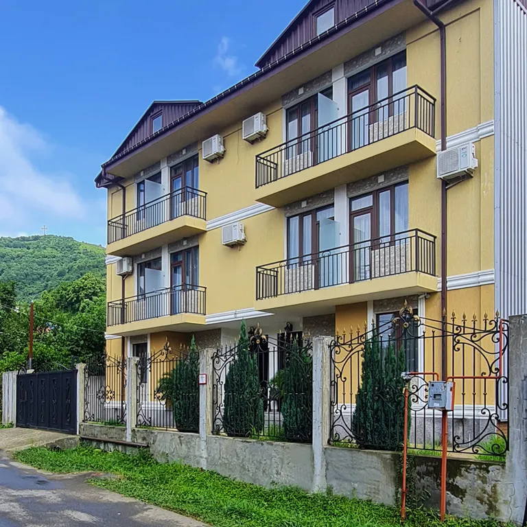 Уютная студия у подножья горы недалеко от пляжа Гонио и Батуми