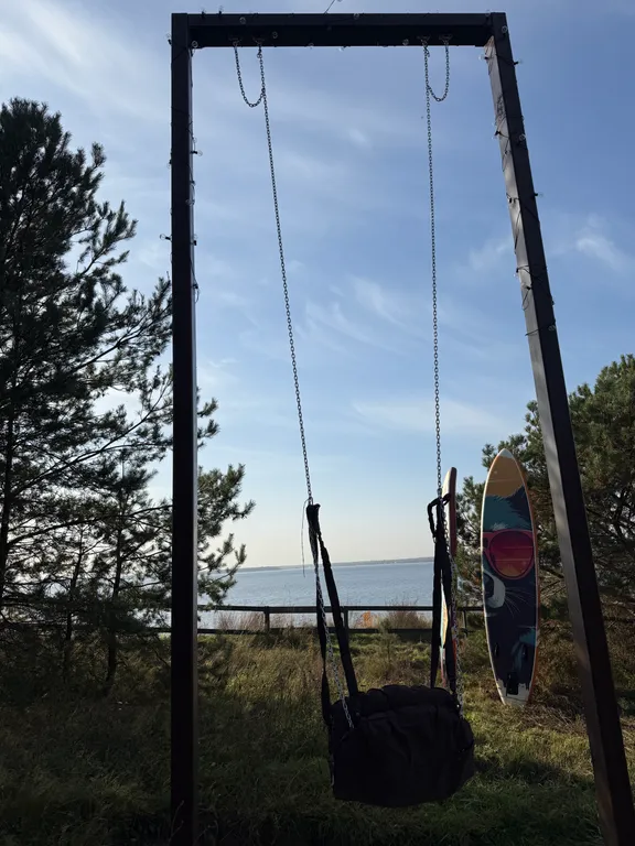 Премиальный загородный дом с теплым бассейном, на берегу