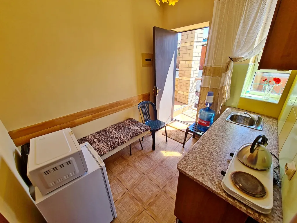 Номера на Пляже, квартира - студия с кухней 150/1, до берега 40 метров