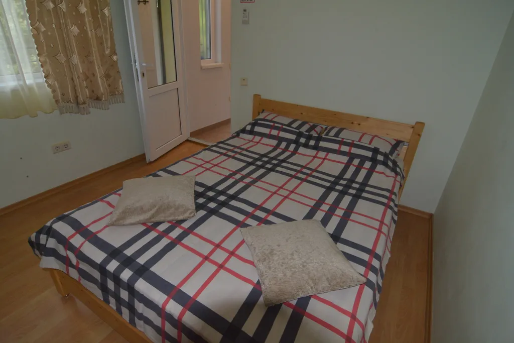 Коттедж Часть дома в парковой зоне города — Ялта