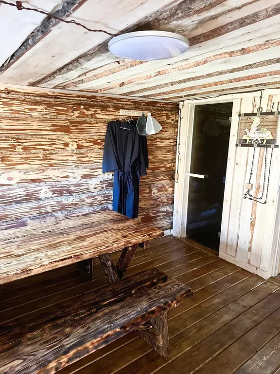 Уютный дом в лесу