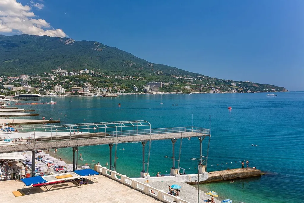 Светлая уютная квартира с видом на море, город и горы