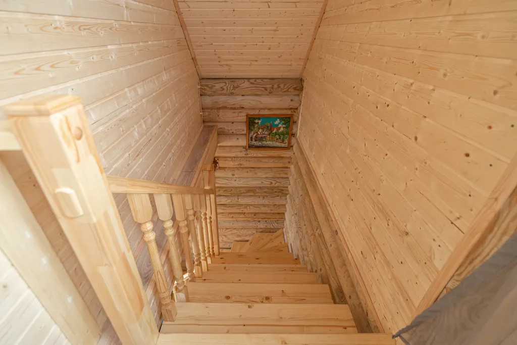 Сруб на озере