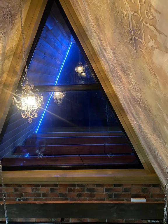 Архитектурный дом A-freim с безграничным окружением природы и речки