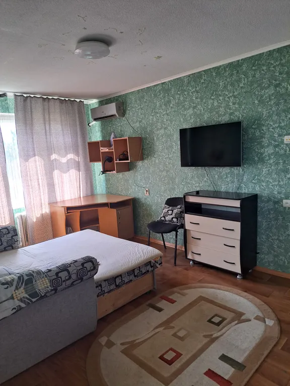 Уютная квартира в центре города с видом на горы, город и море