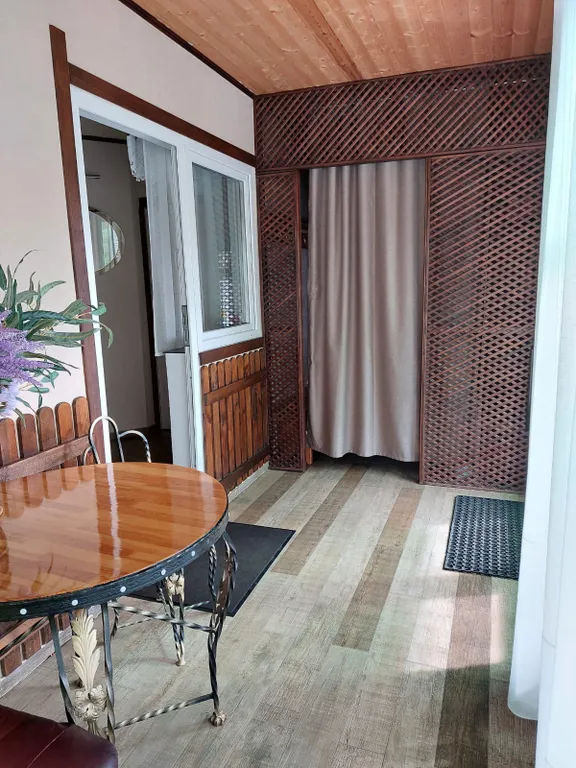 Банный домик на пруду