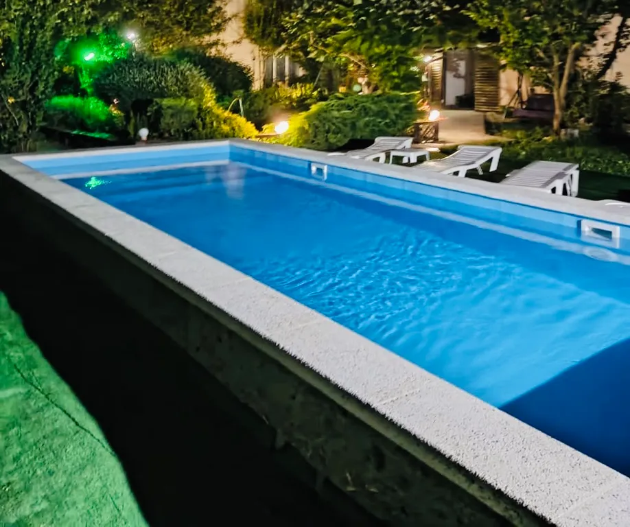 Котедж с баней и бассейном