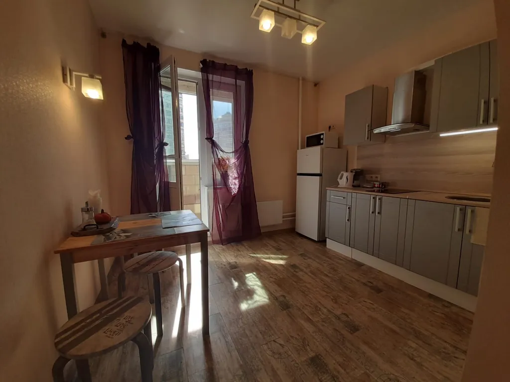 Солнечная 1-комнатная квартира на высоком этаже