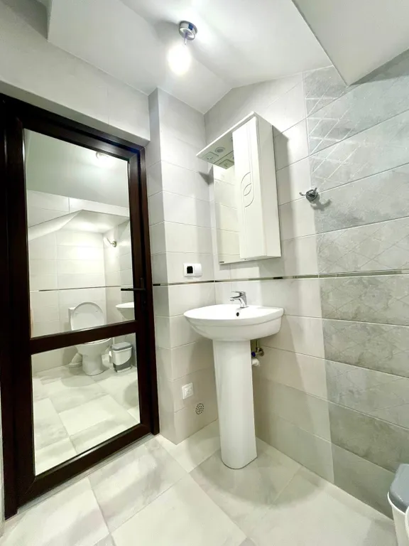 Эллинг на берегу моря