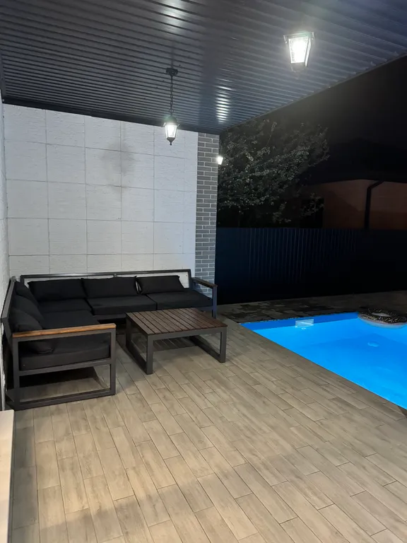 Коттедж Просторный тёплый дом с верандой и гриль столом — Елизаветинская