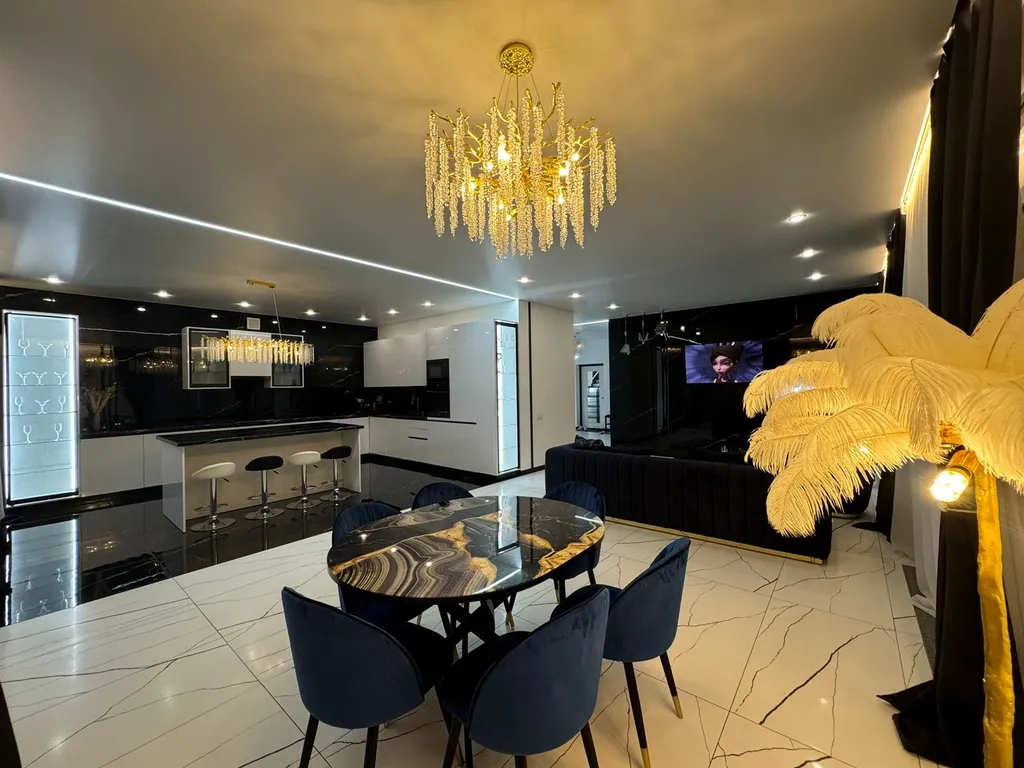 Дом с баней и теплым бассейном