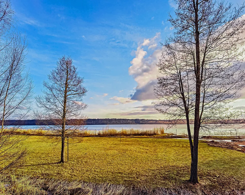 Уютный дом на берегу озера с тёплым бассейном на территории Порт Тихий