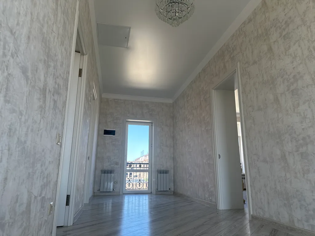 Большой красивый дом у моря