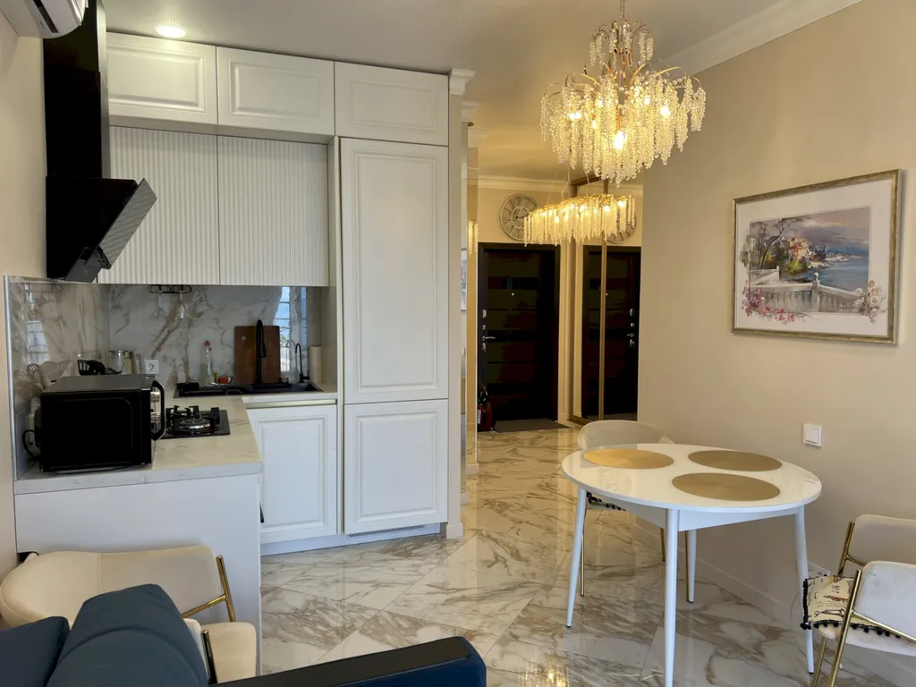 Квартира с балконом и видом на открытое море, Толстый мыс