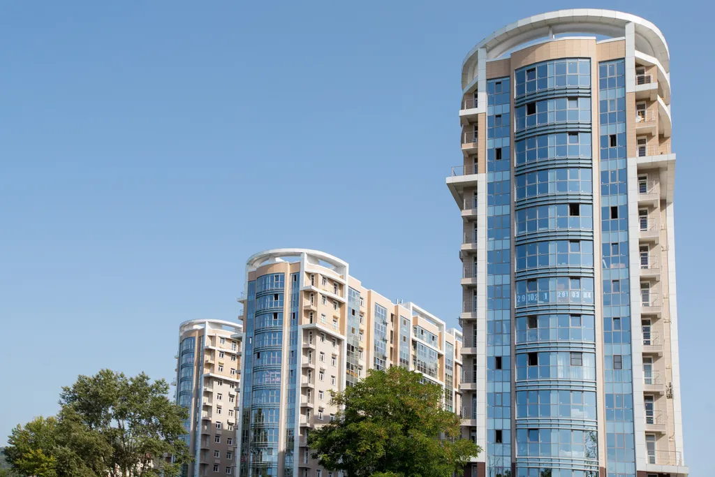 Красивая однокомнатная квартира с балконом на первой линии у моря